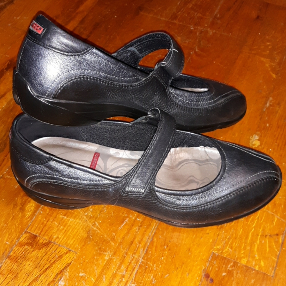 EUC Ecco black grey leather walking shoes size 39